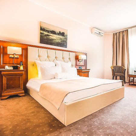 Hotel Athos R.M.T. Клуж-Напока Экстерьер фото