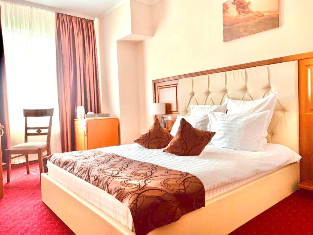 Hotel Athos R.M.T. Клуж-Напока Экстерьер фото