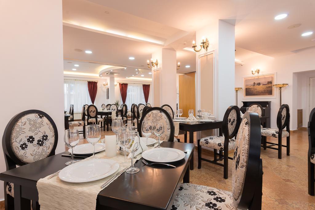 Hotel Athos R.M.T. Клуж-Напока Экстерьер фото
