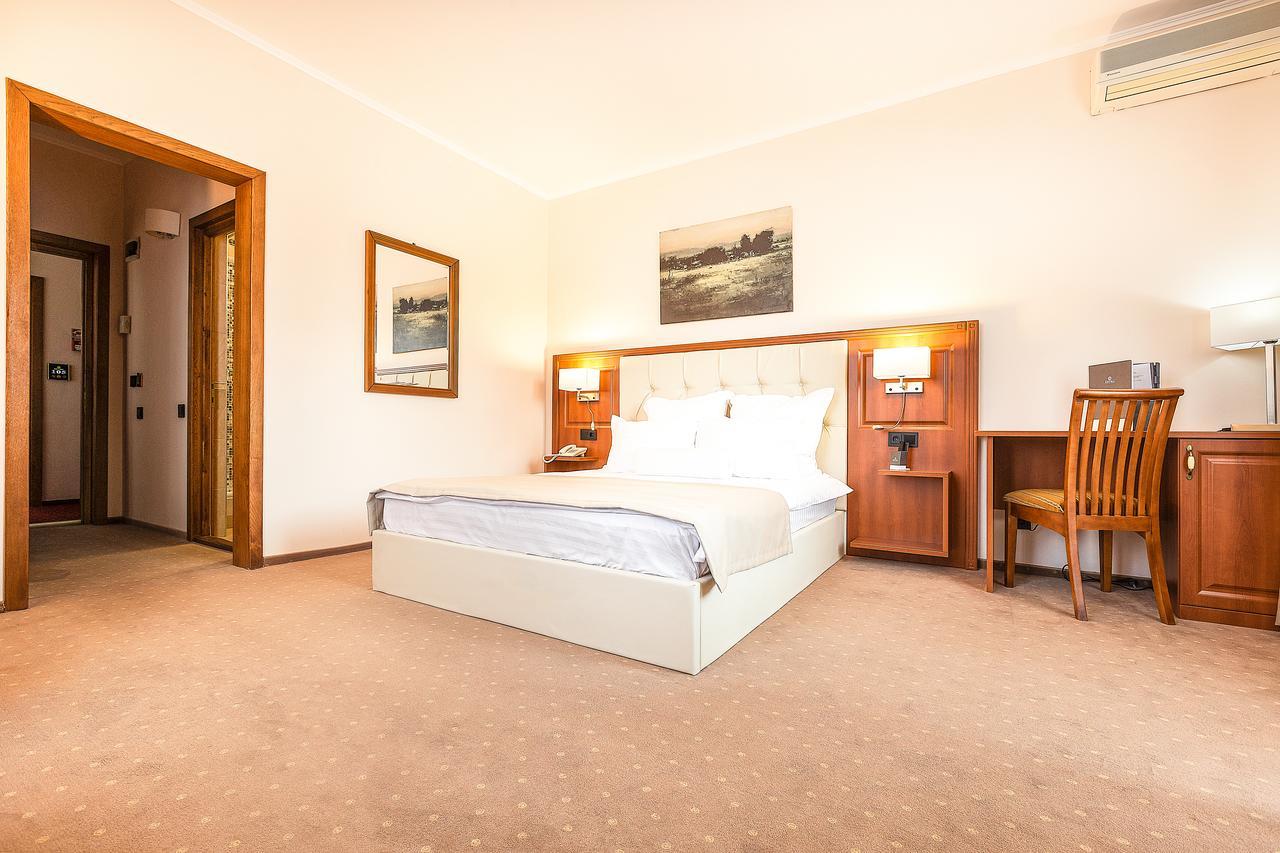 Hotel Athos R.M.T. Клуж-Напока Экстерьер фото