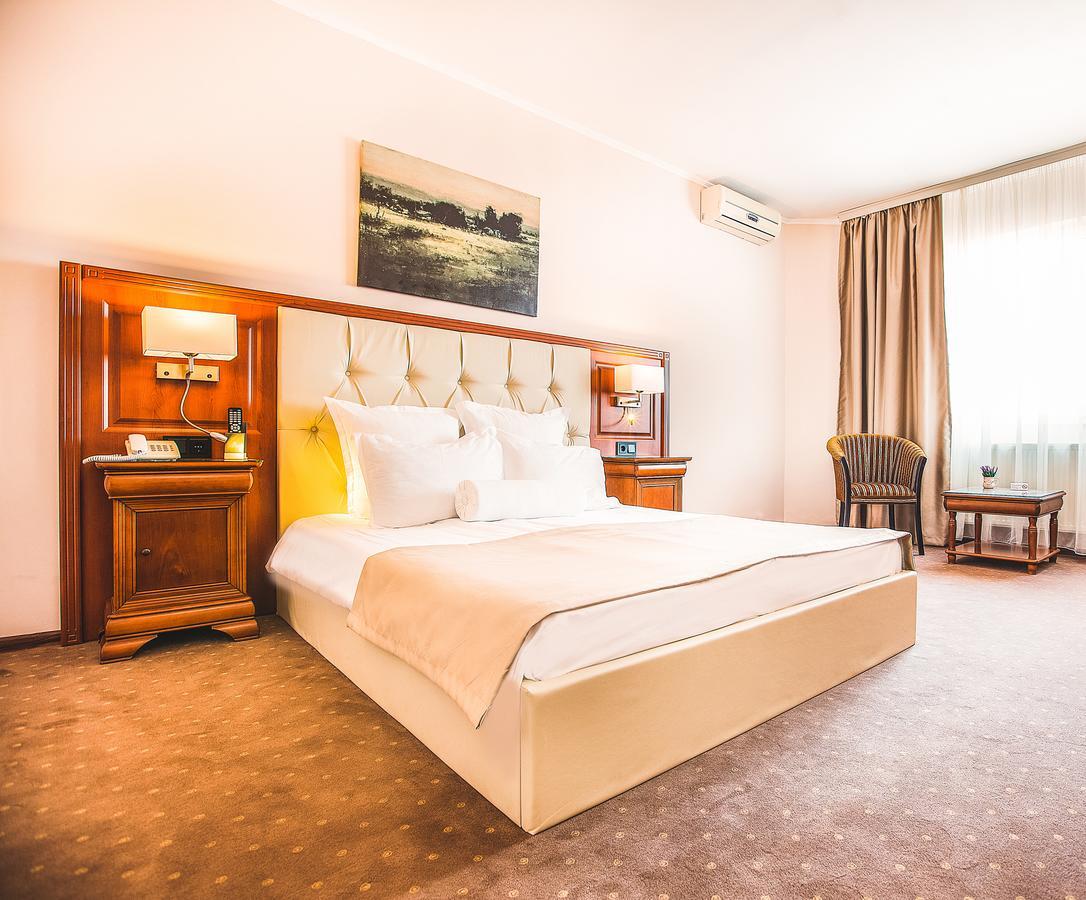 Hotel Athos R.M.T. Клуж-Напока Экстерьер фото