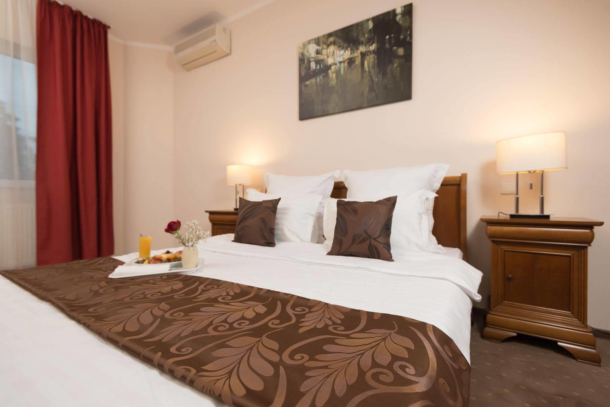 Hotel Athos R.M.T. Клуж-Напока Экстерьер фото