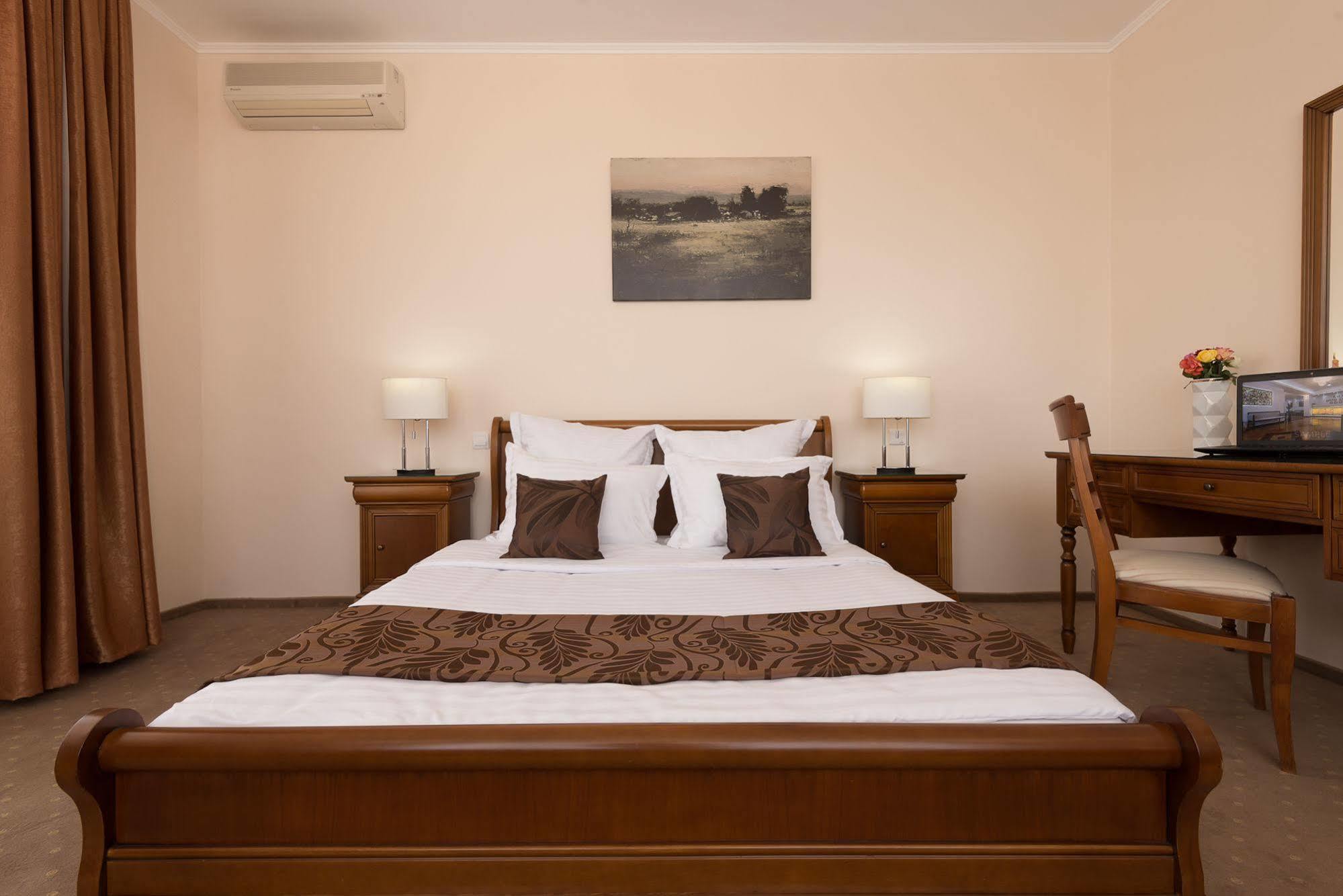 Hotel Athos R.M.T. Клуж-Напока Экстерьер фото